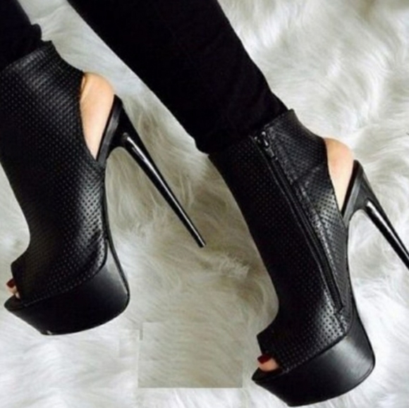 High heeled booties - Picture 4 of 7